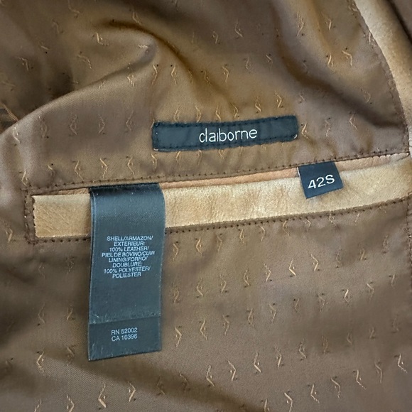 Preowned vintage Claiborne genuine leather jacket in good condition size 42S. - Picture 5 of 6